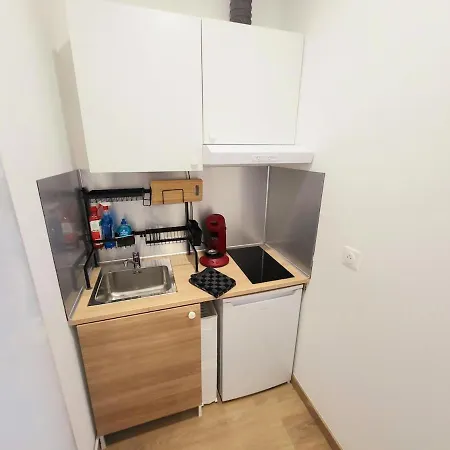 Ribere 1 Central, 2 People, Sanctuaries Daire